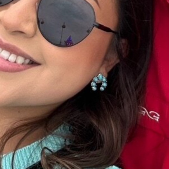 Turquoise silver stud earrings - Picture 2 of 4